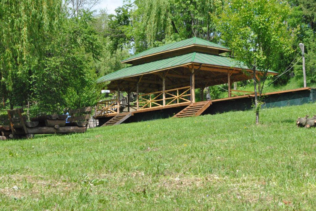 Готель Activ Parc Negresti Екстер'єр фото